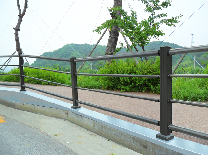 سياج بوابة معزز